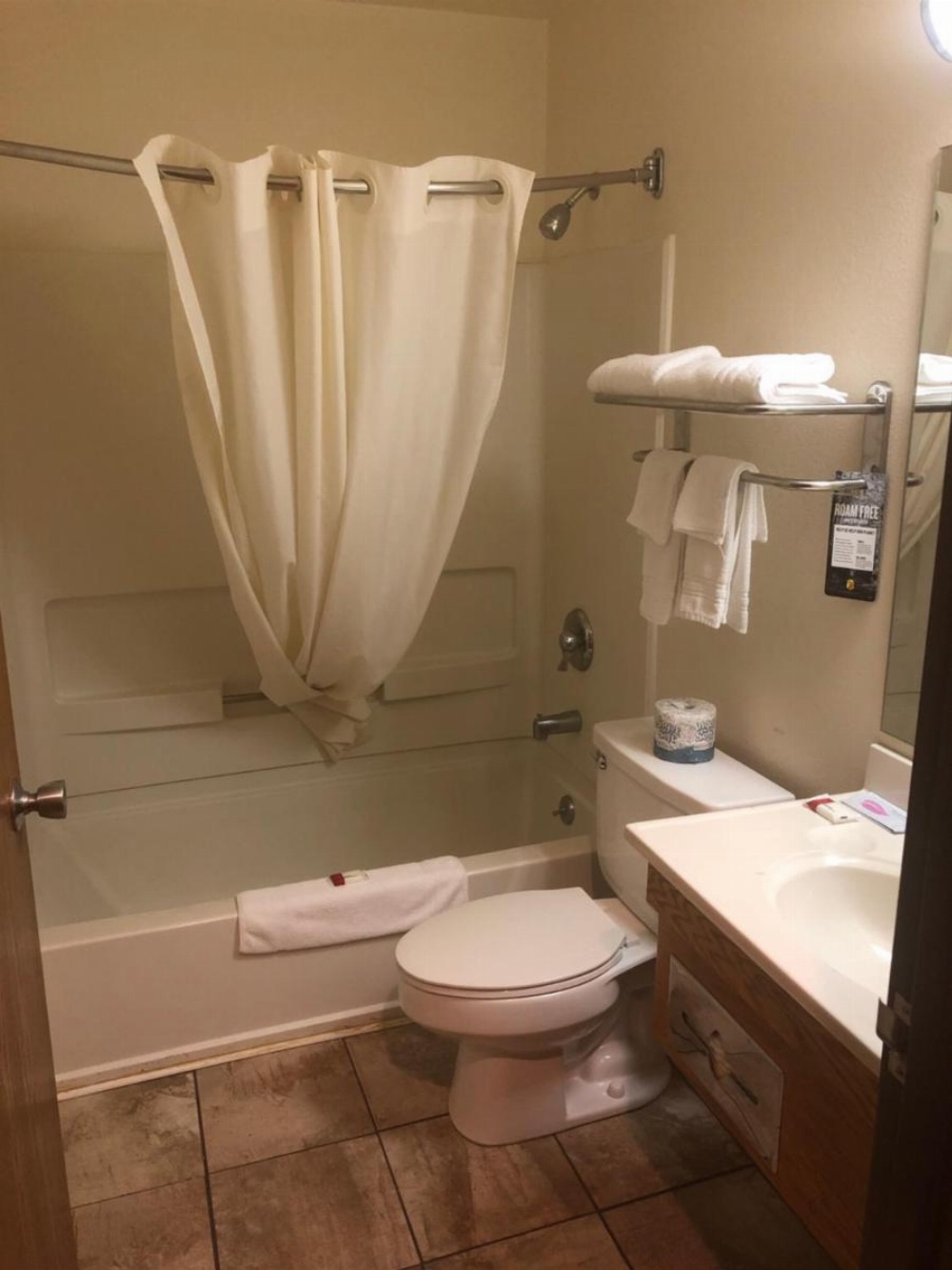 Room image 3